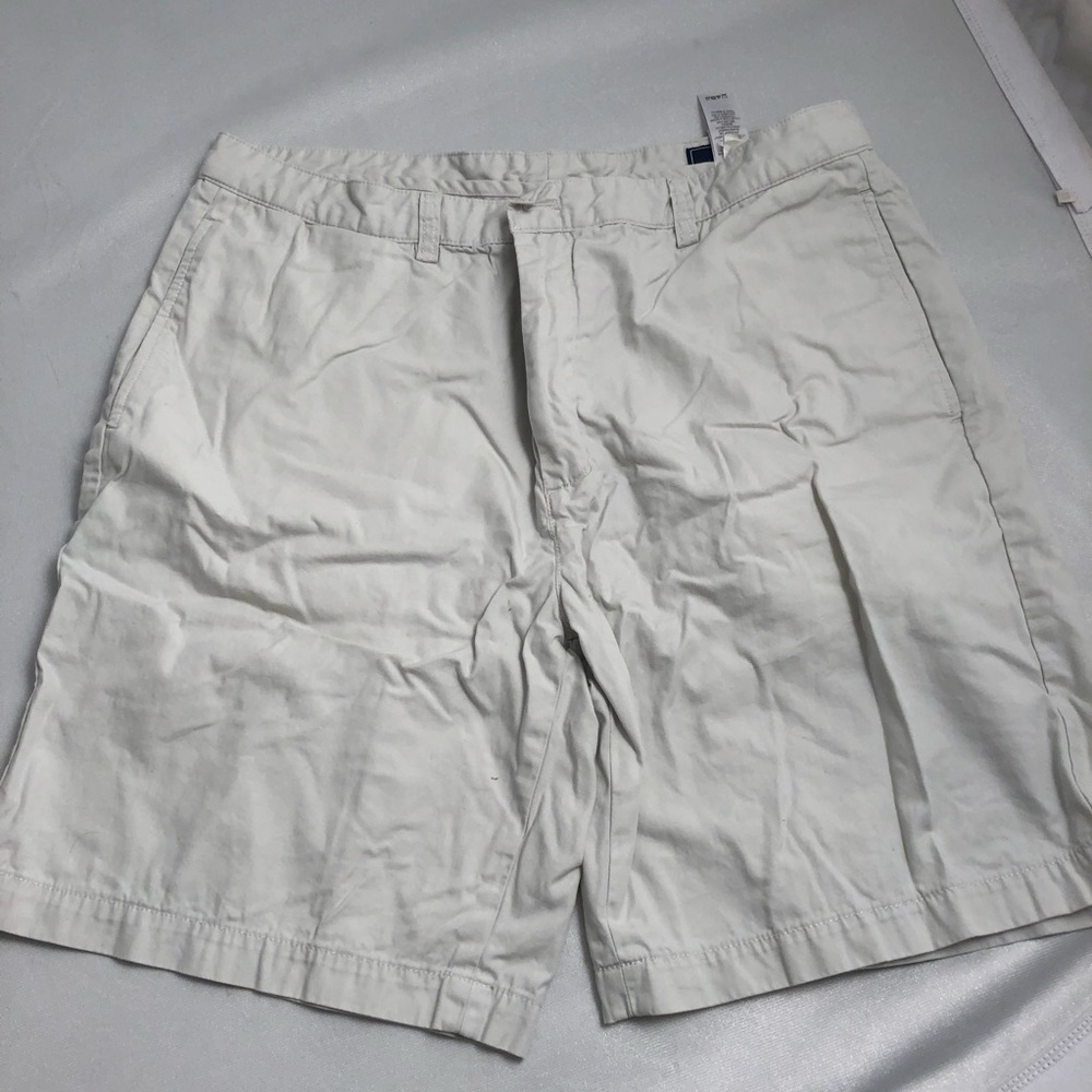 Vineyard Vines cream flat front cotton club shorts